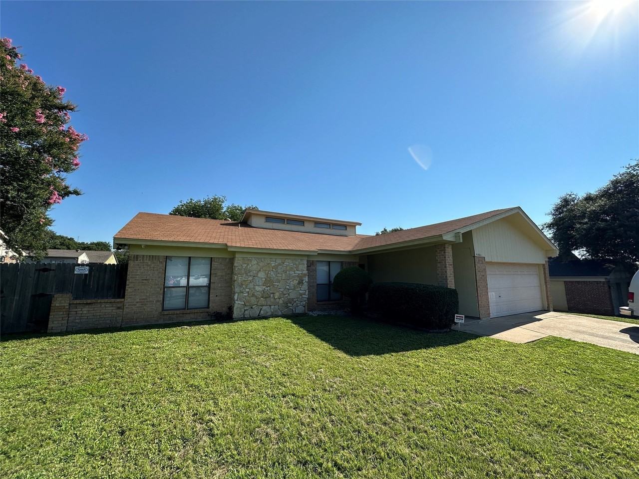 5501 Grantmont Dr - Photo 2 of 24