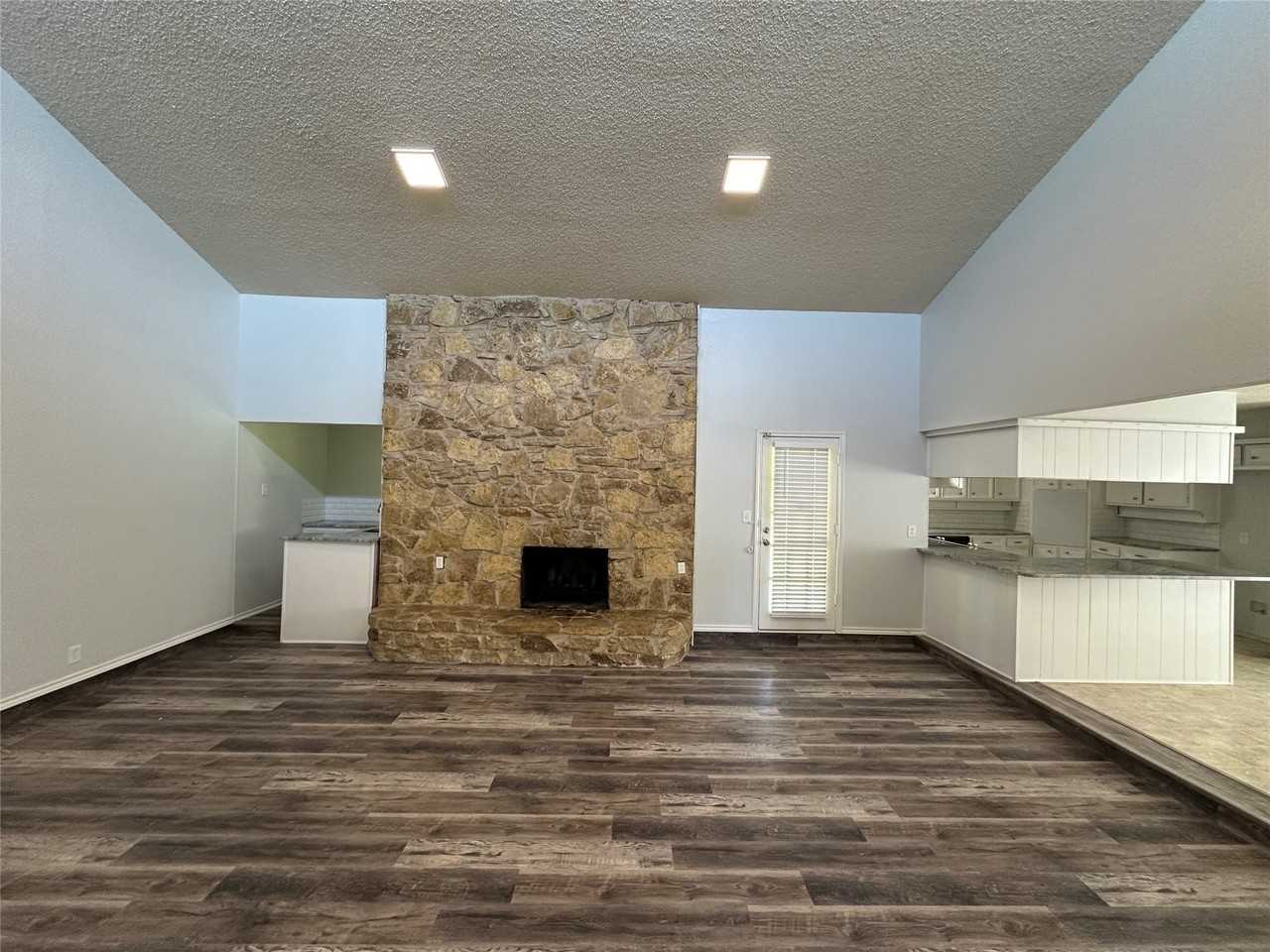 5501 Grantmont Dr - Photo 4 of 24