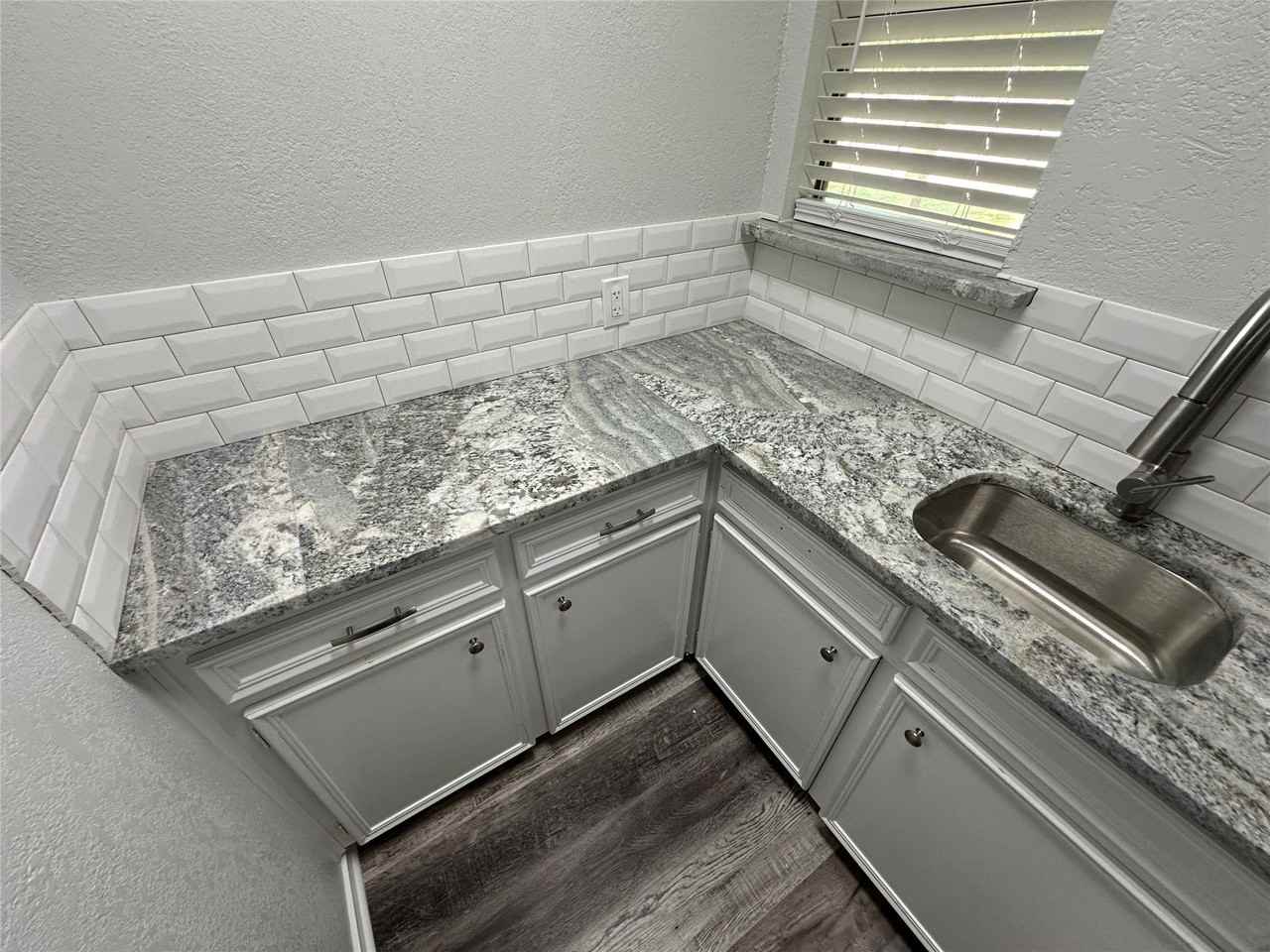 5501 Grantmont Dr - Photo 5 of 24