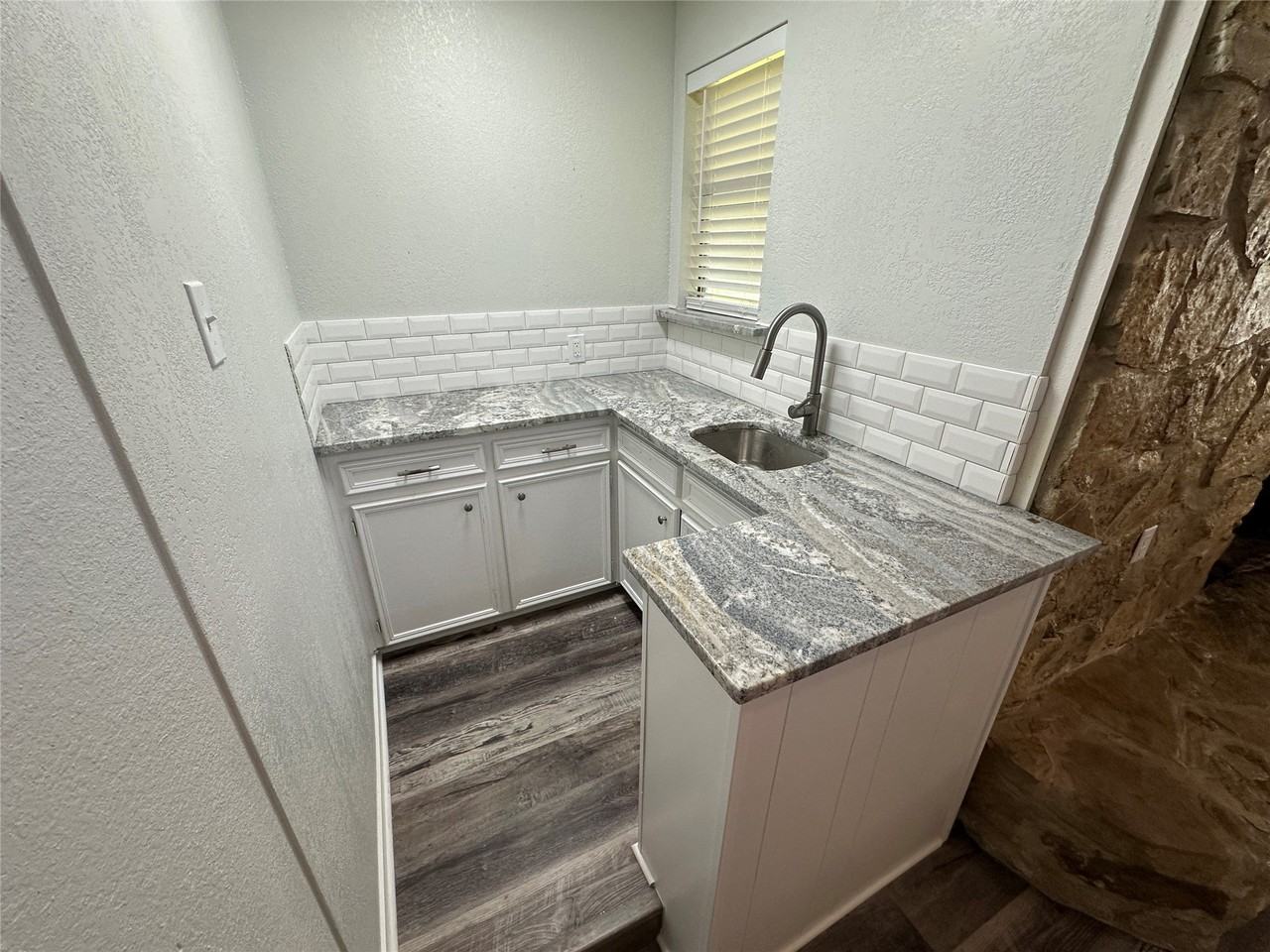 5501 Grantmont Dr - Photo 6 of 24