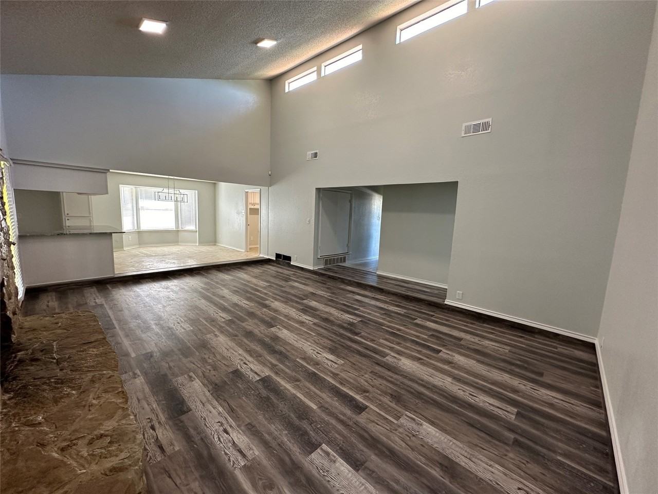 5501 Grantmont Dr - Photo 7 of 24