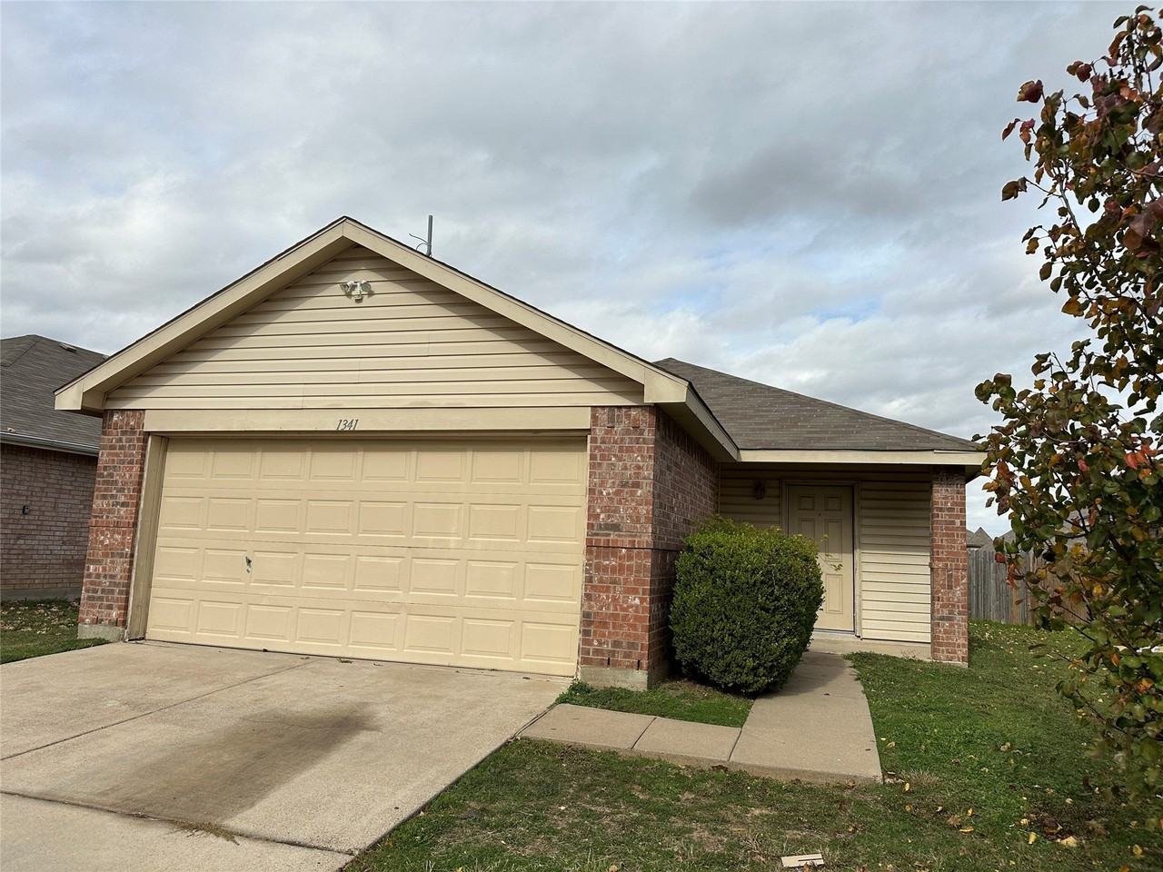 1341 Castle Ridge Rd - Photo 2 of 15