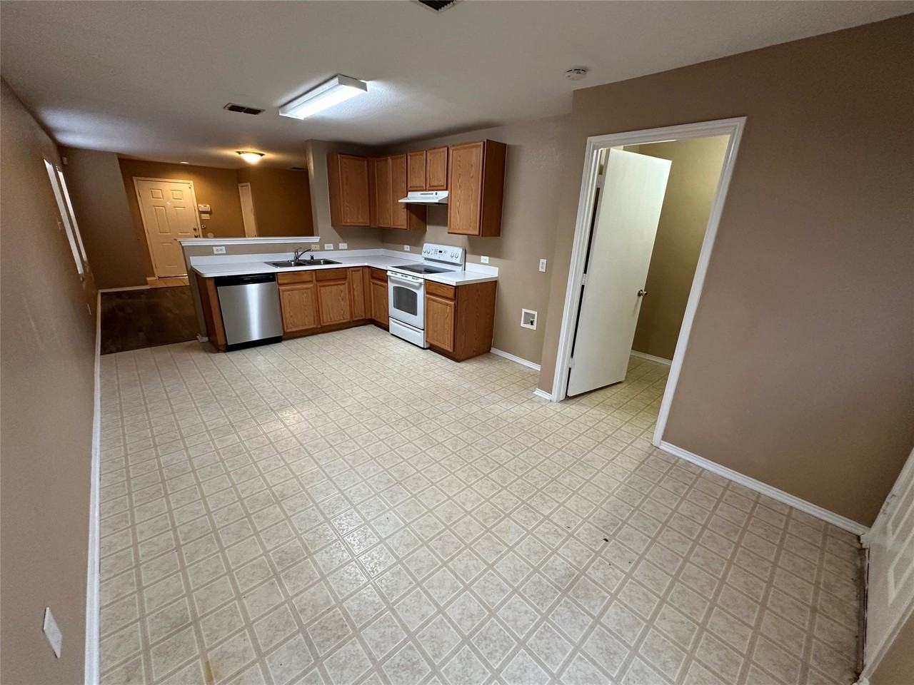 1341 Castle Ridge Rd - Photo 5 of 15