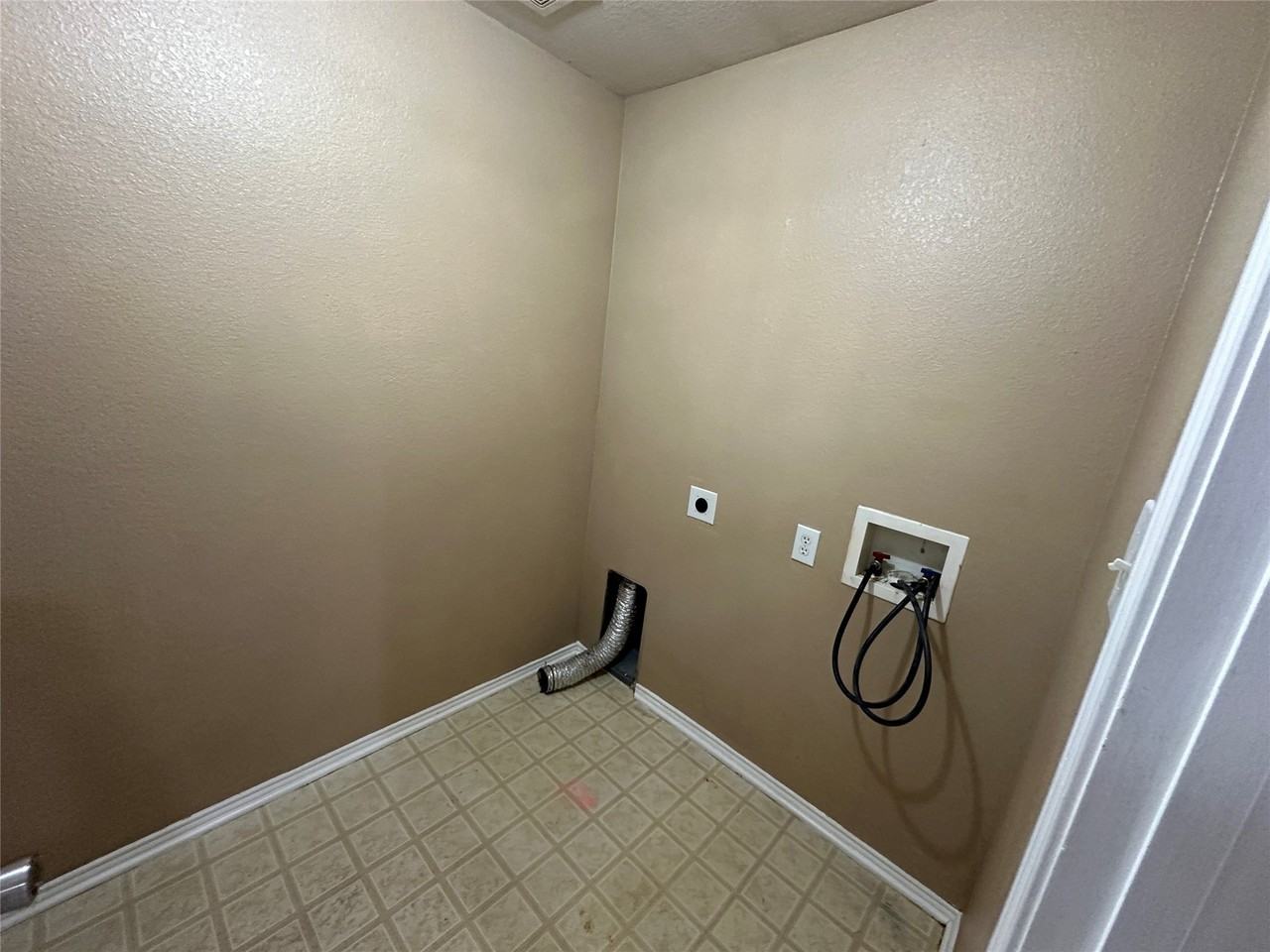 1341 Castle Ridge Rd - Photo 6 of 15