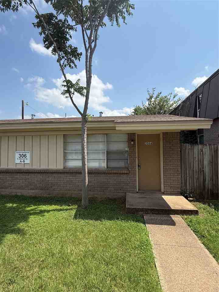 306 E Mitchell St #306A