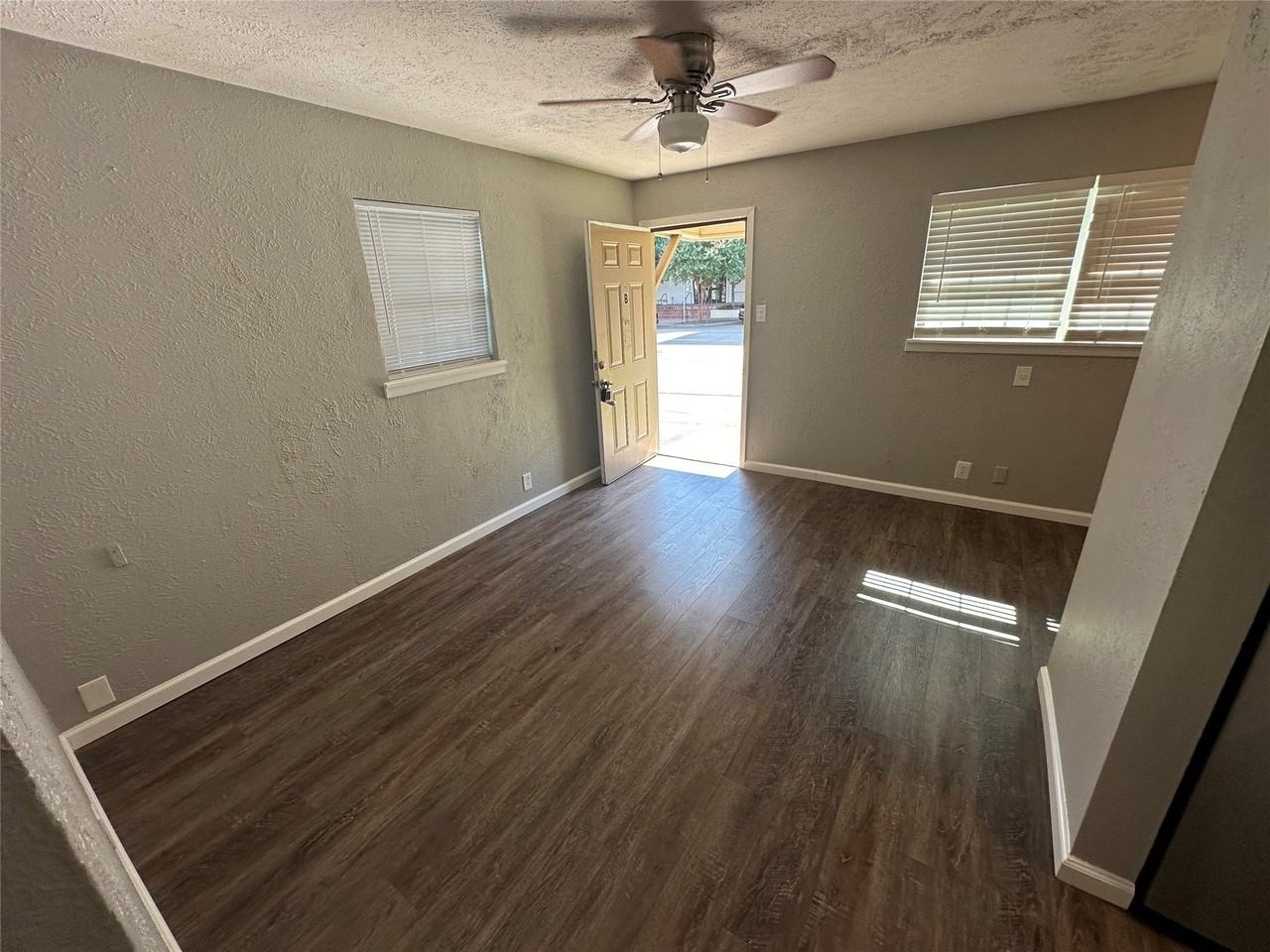 907 S Mesquite St #907A - Photo 3 of 11