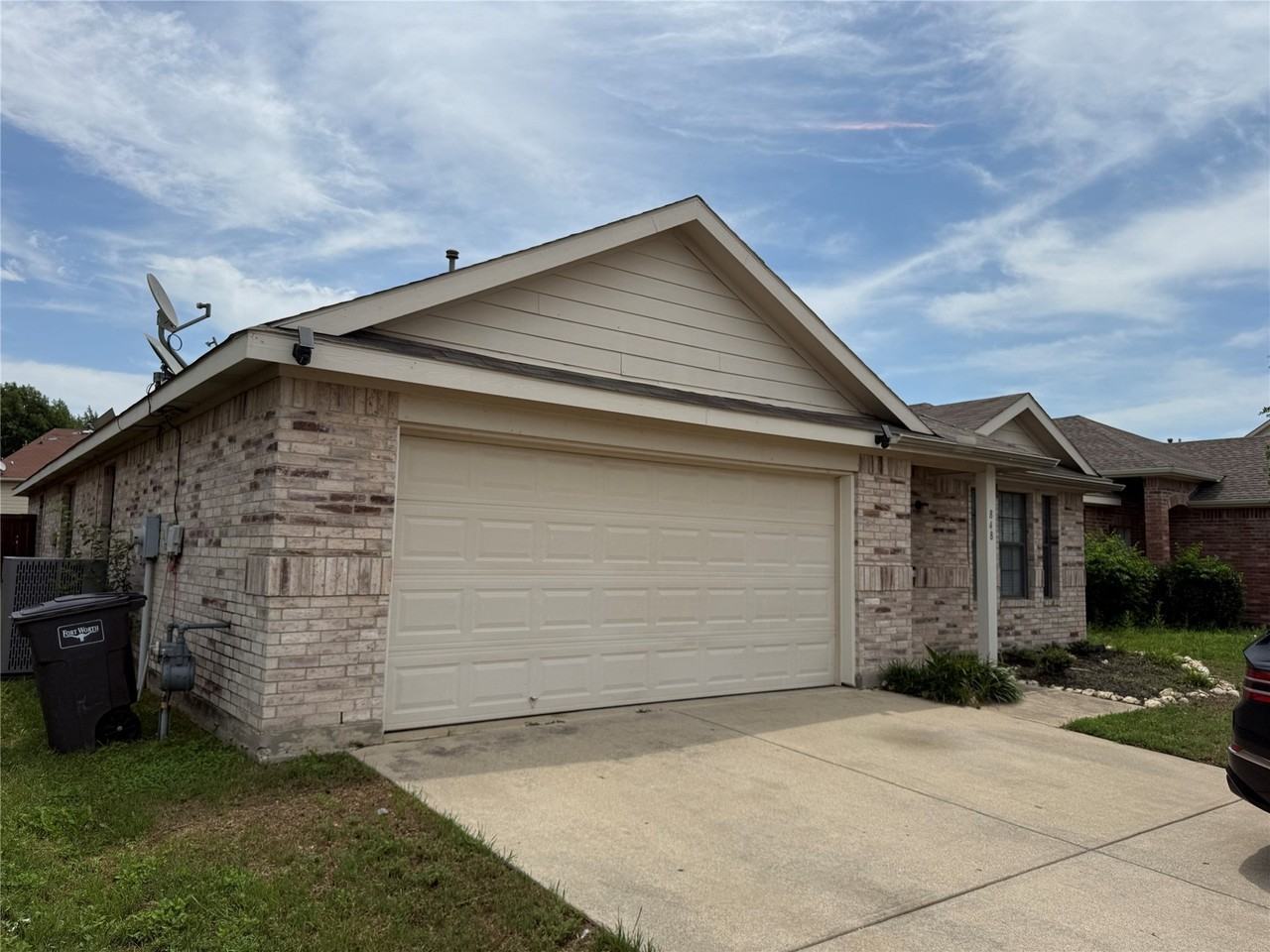 848 Kentucky Derby Ln - Photo 2 of 19