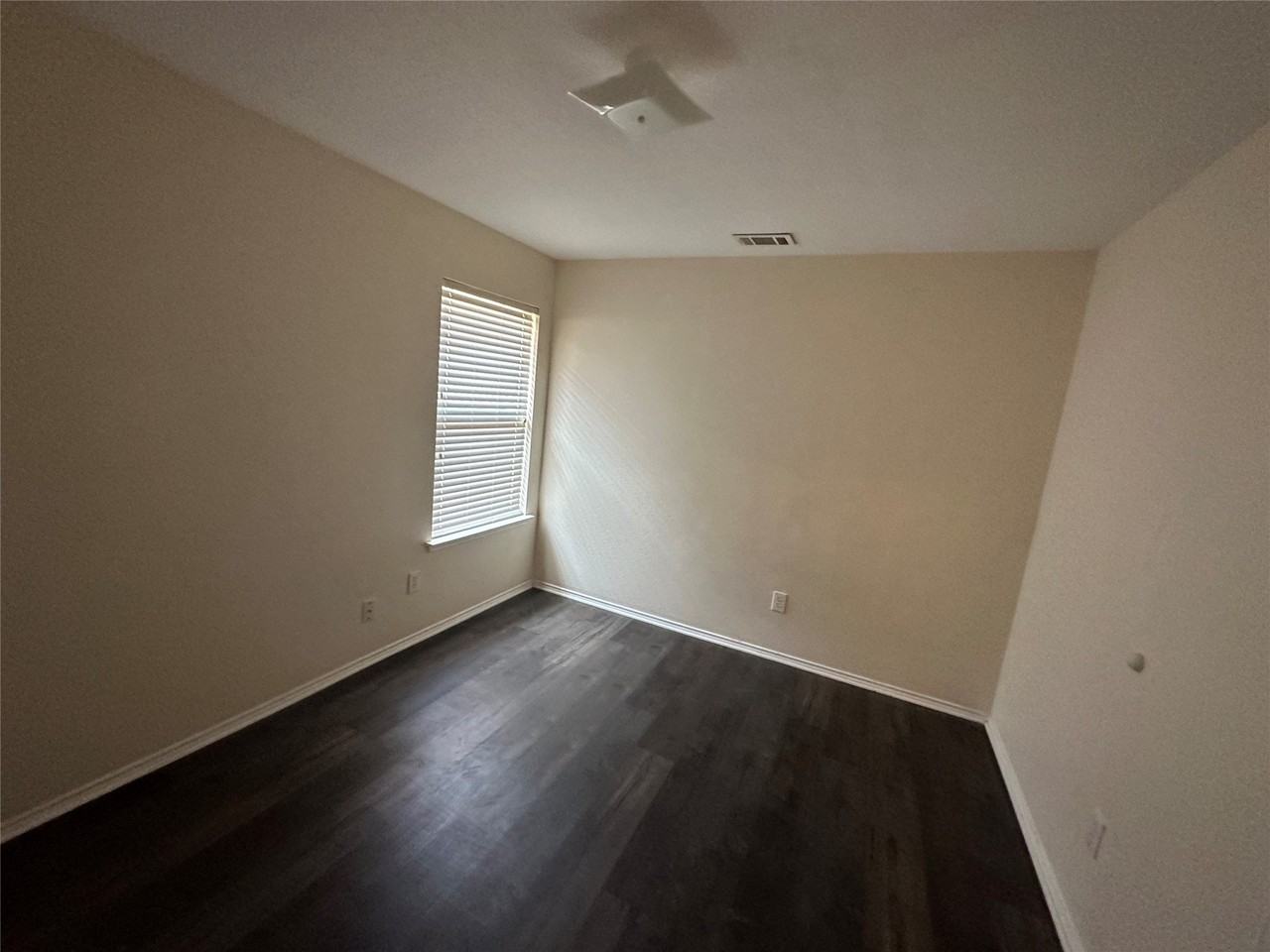 848 Kentucky Derby Ln - Photo 3 of 19