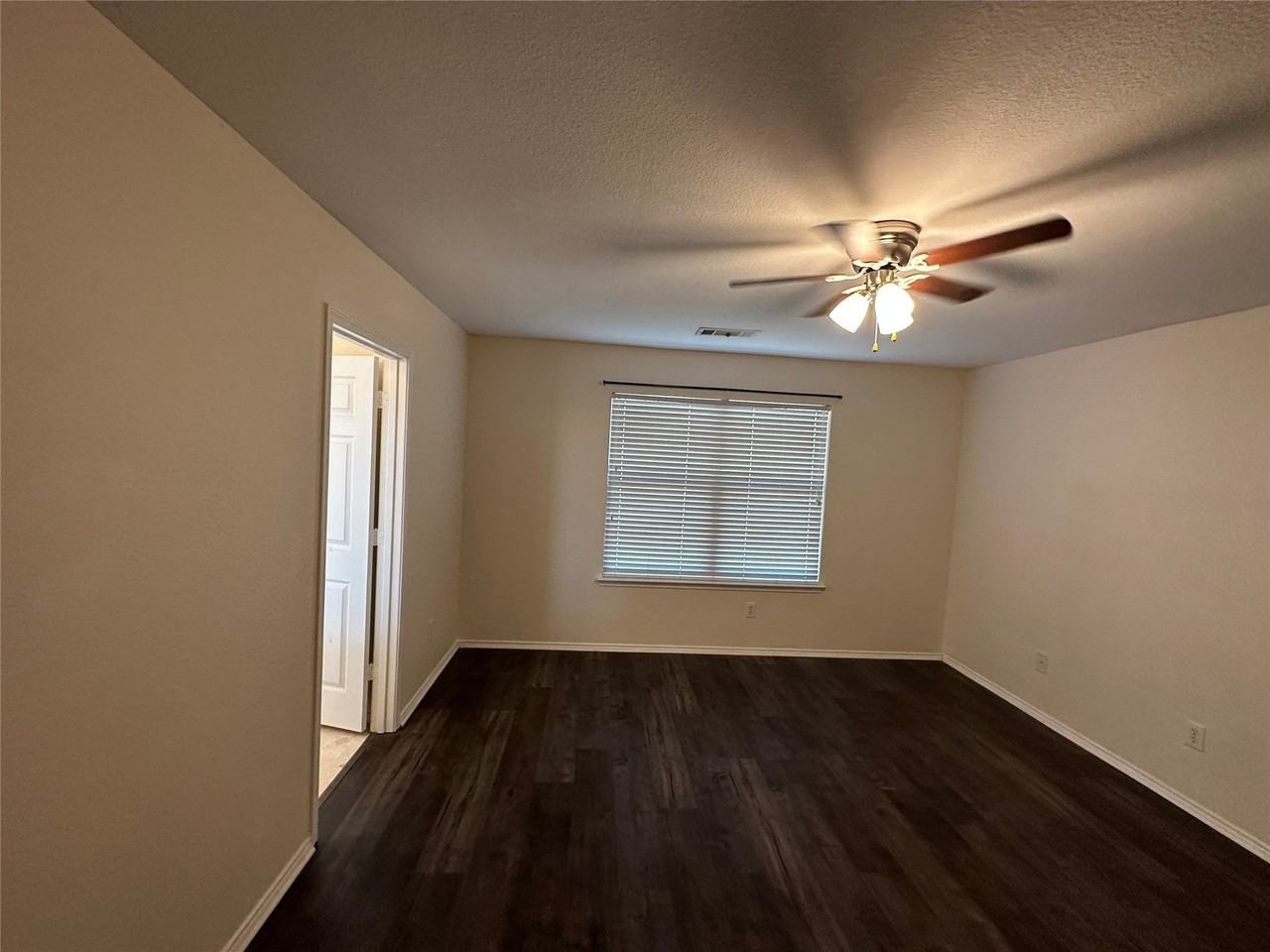 848 Kentucky Derby Ln - Photo 5 of 19