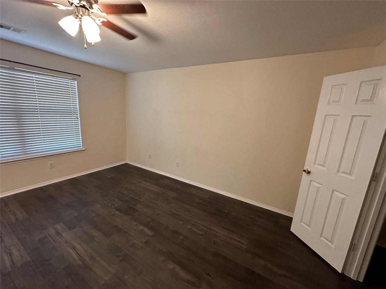 848 Kentucky Derby Ln - Photo 6 of 19
