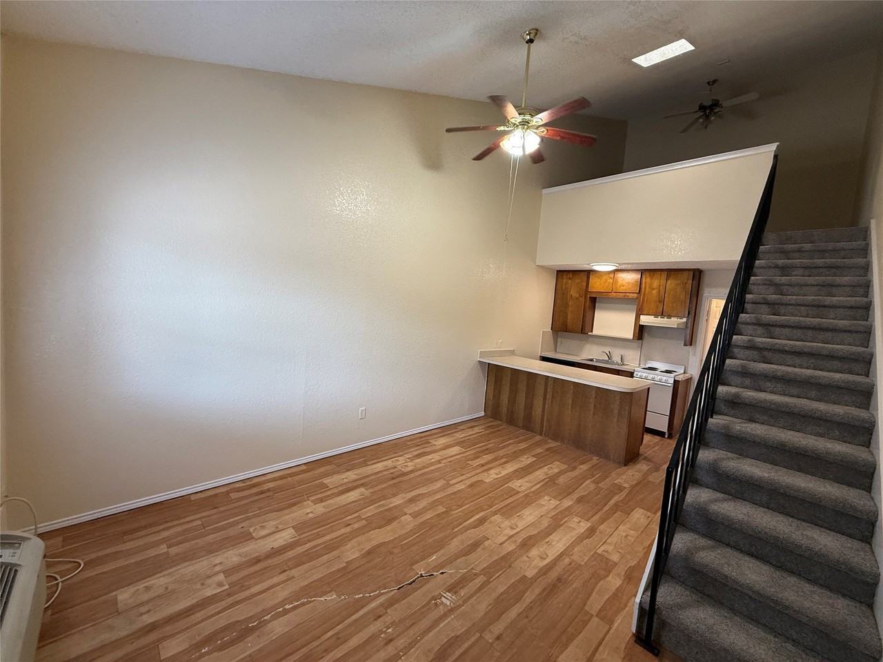 520 Bond St #1 - Photo 2 of 12