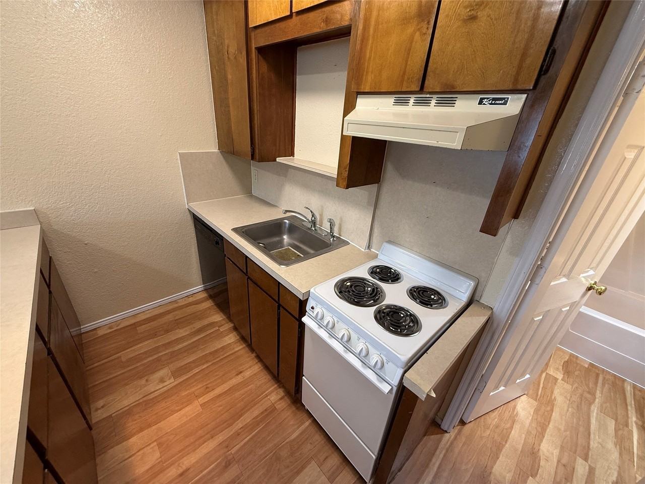 520 Bond St #1 - Photo 4 of 12