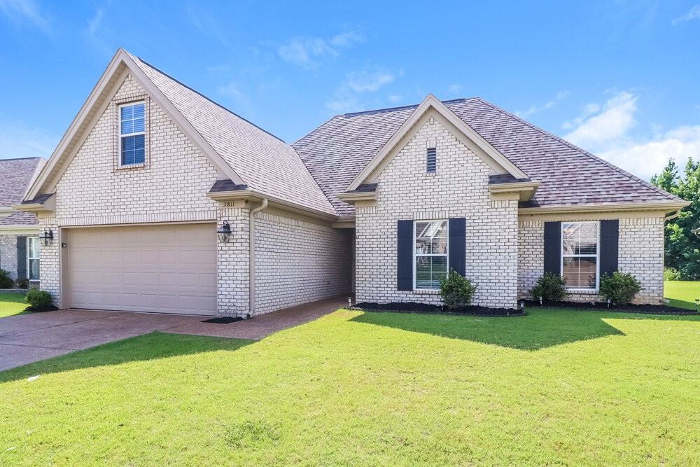 3811 Dawnwood Cir W - Photo 4 of 17