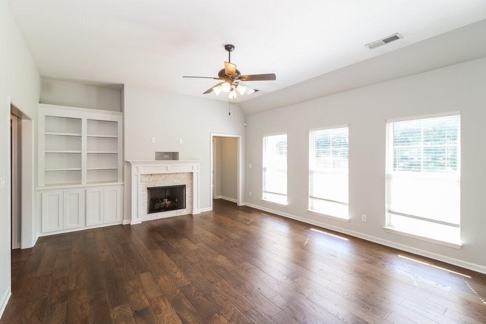 3811 Dawnwood Cir W - Photo 5 of 17