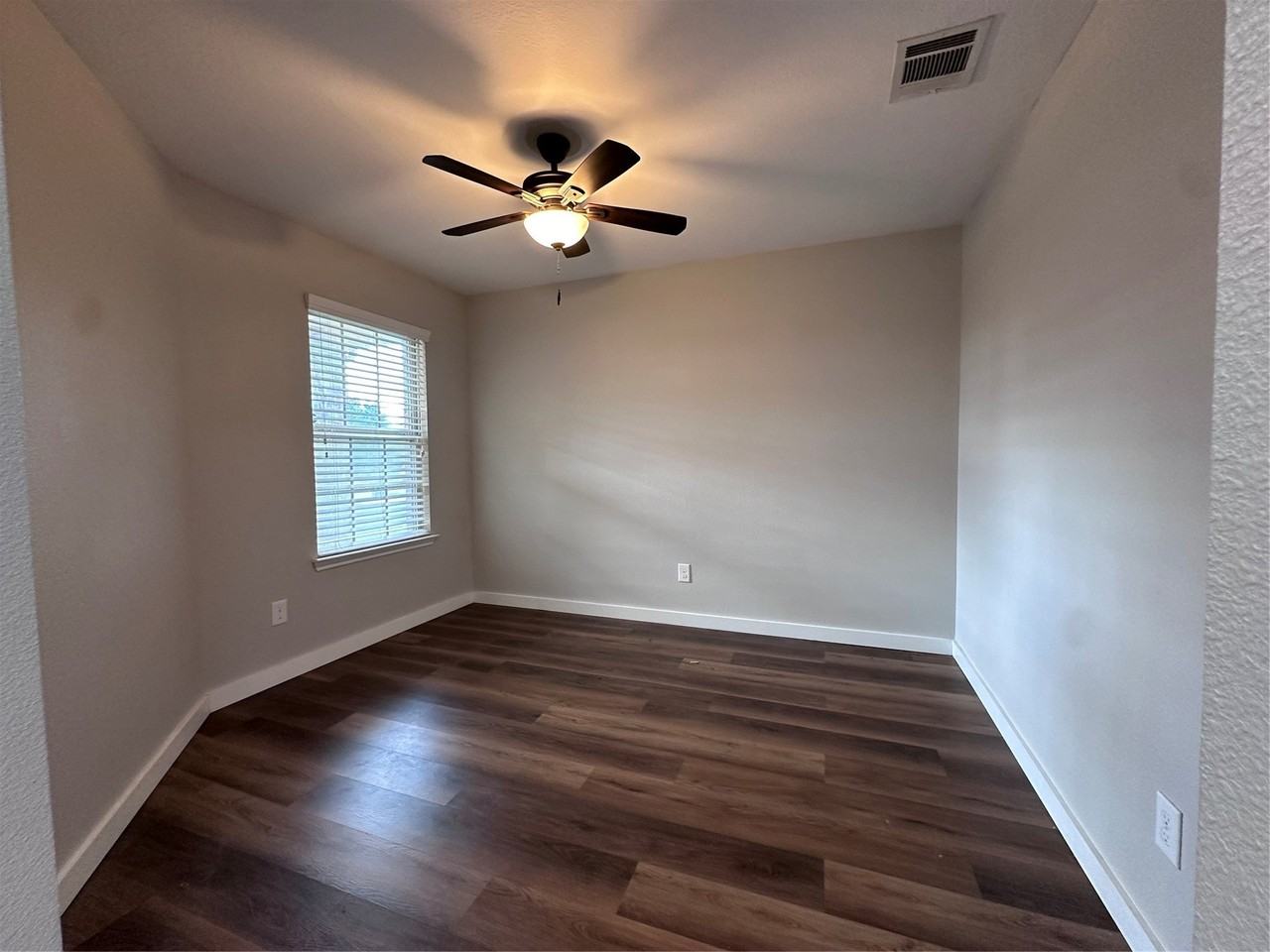 1404 Pampa Grass Dr - Photo 3 of 19