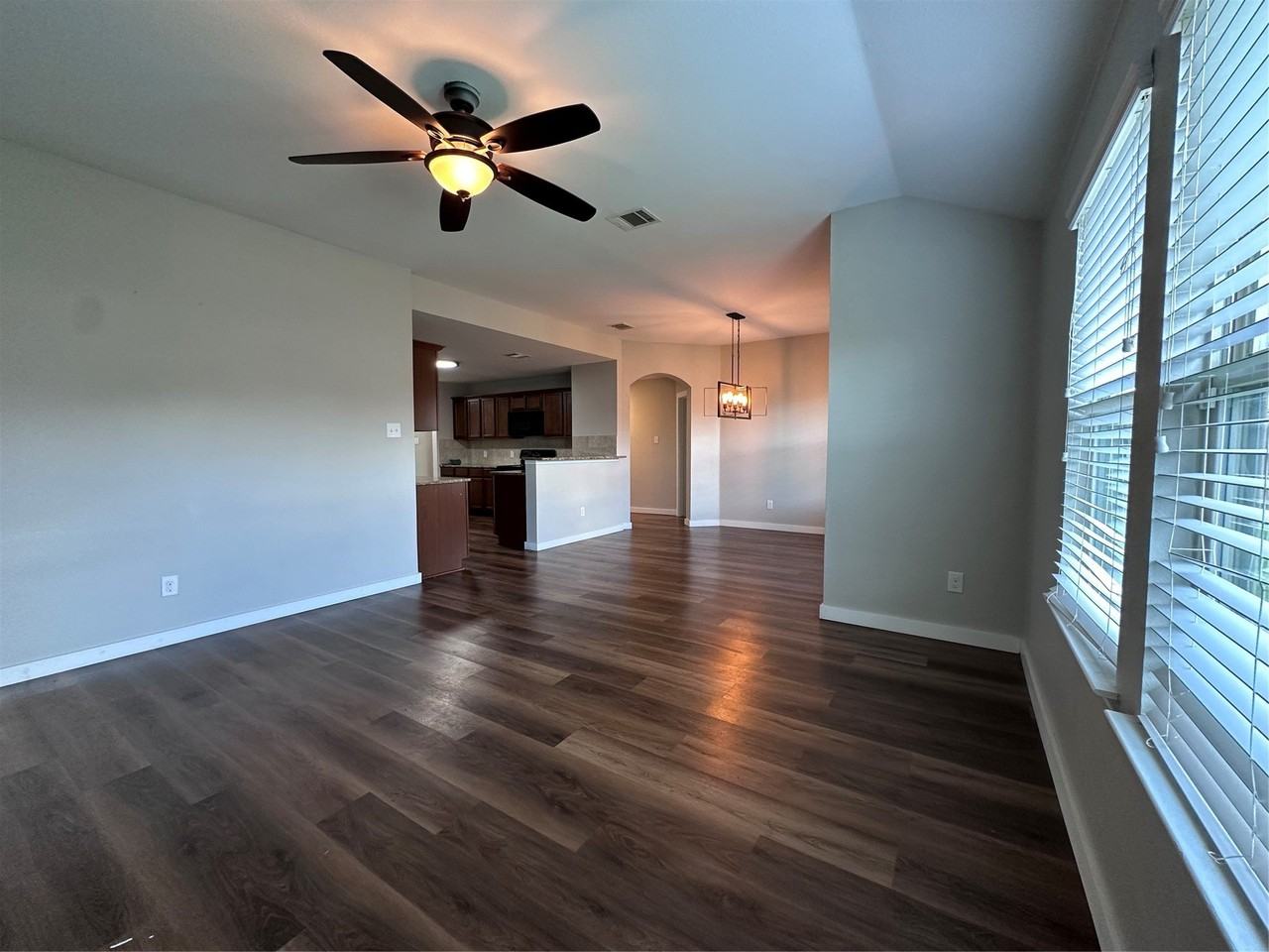 1404 Pampa Grass Dr - Photo 5 of 19