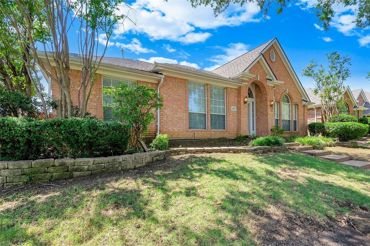 1404 Ranch Hill Dr - Photo 2 of 31
