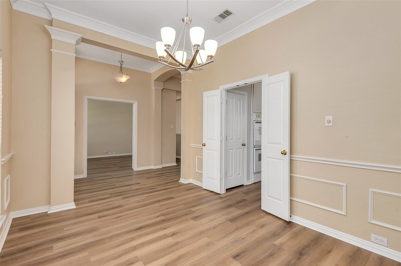 1404 Ranch Hill Dr - Photo 6 of 31