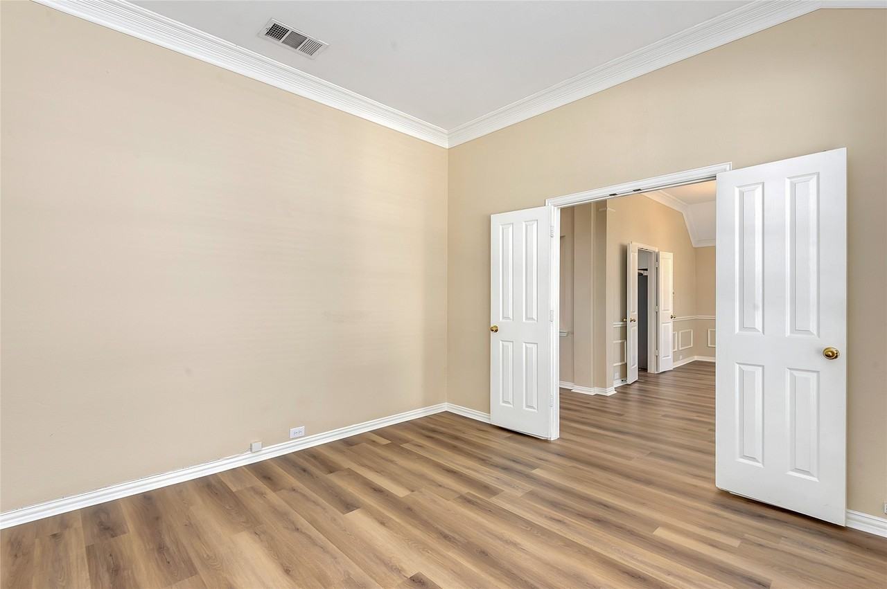 1404 Ranch Hill Dr - Photo 7 of 31