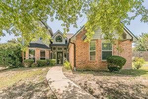 featured image of 2 Edgemere Ct
