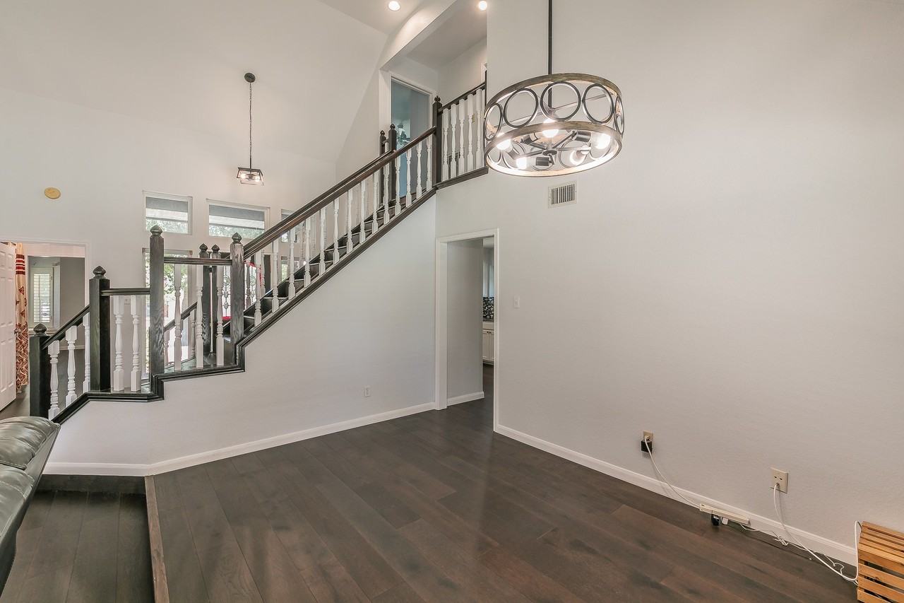 2 Edgemere Ct - Photo 4 of 36
