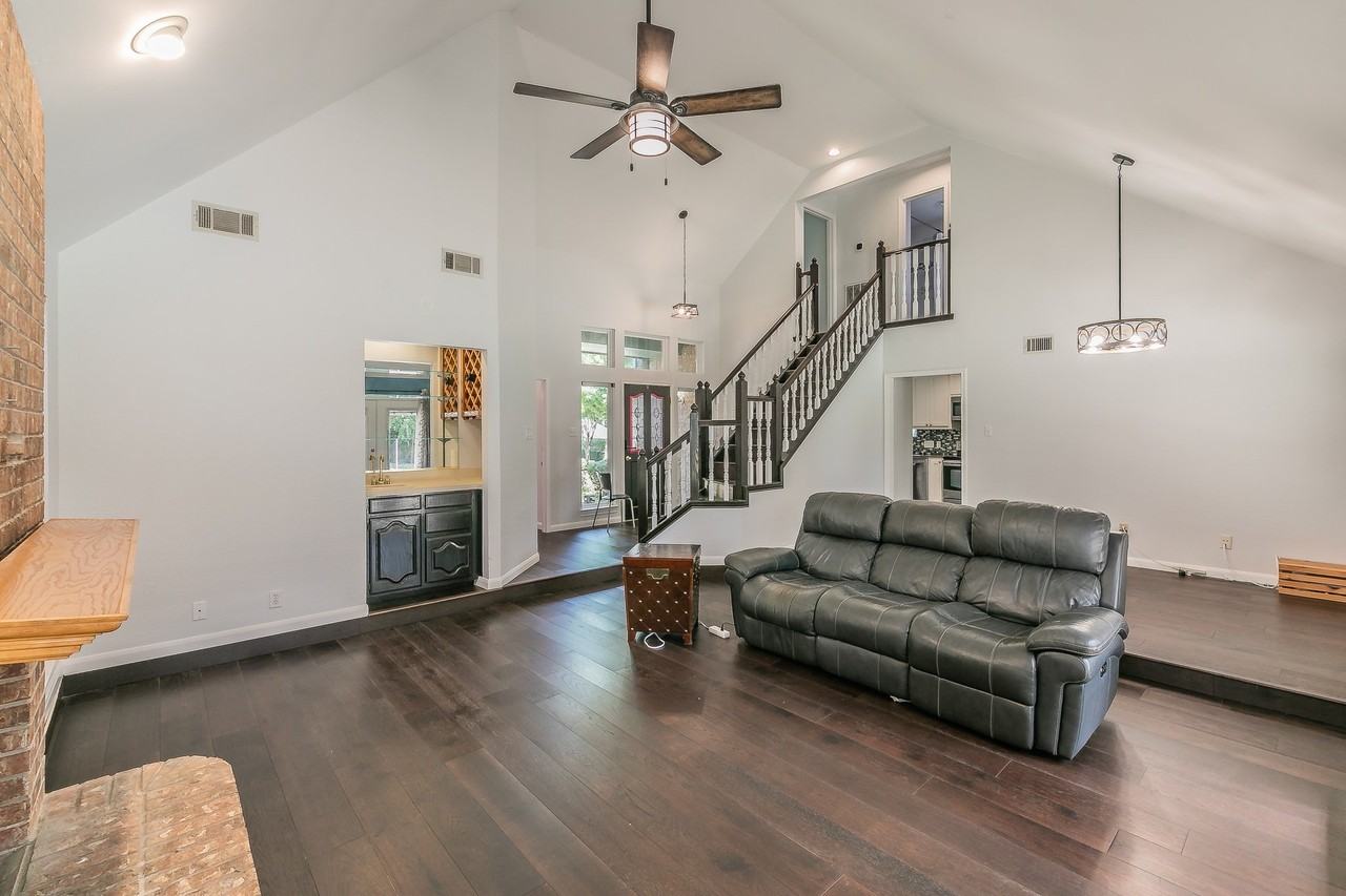 2 Edgemere Ct - Photo 7 of 36