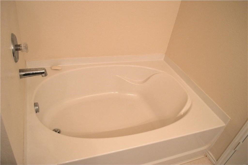 2812 Paddock Way - Photo 6 of 9