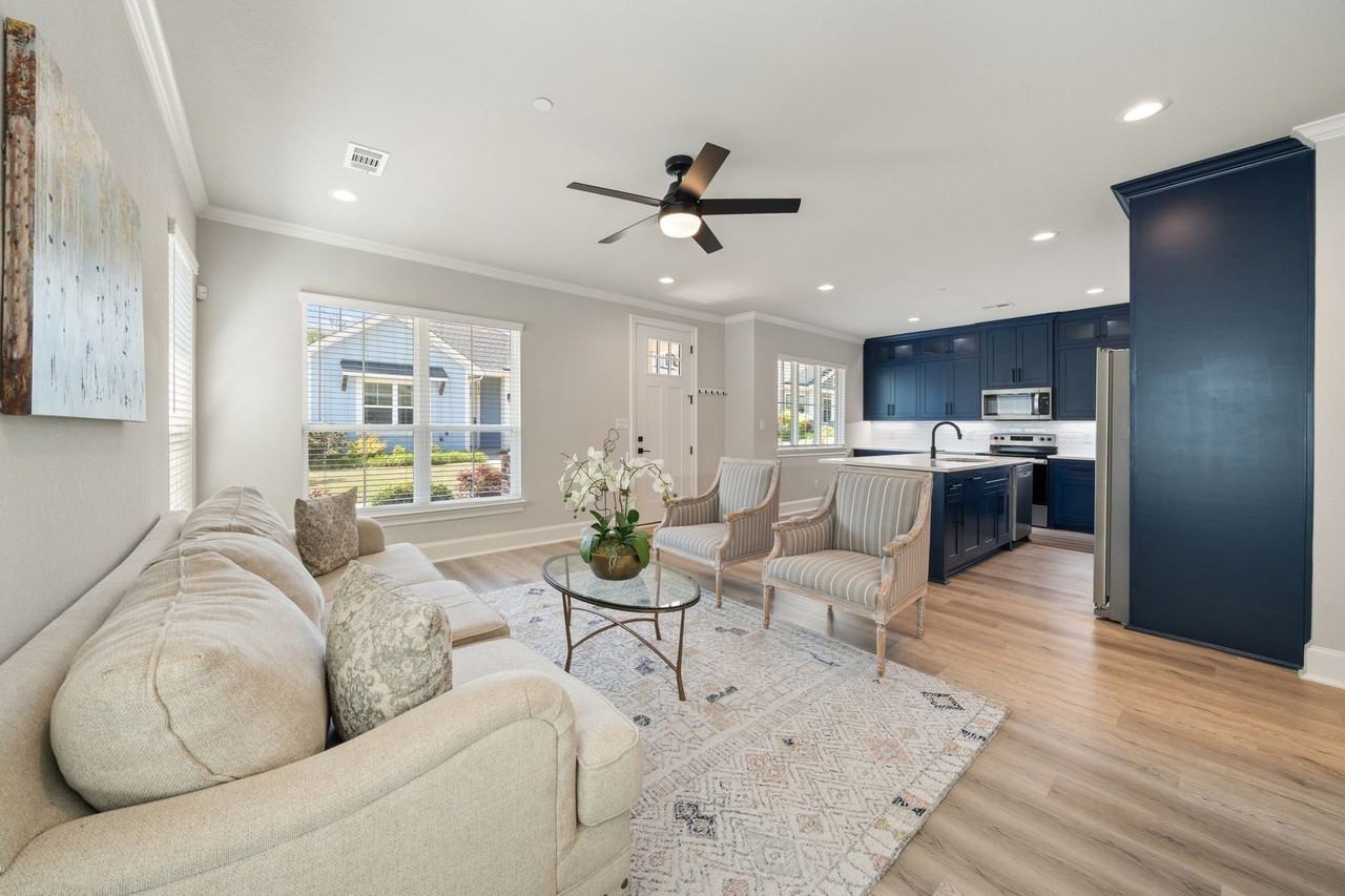 322 Woodside Trl - Photo 2 of 13
