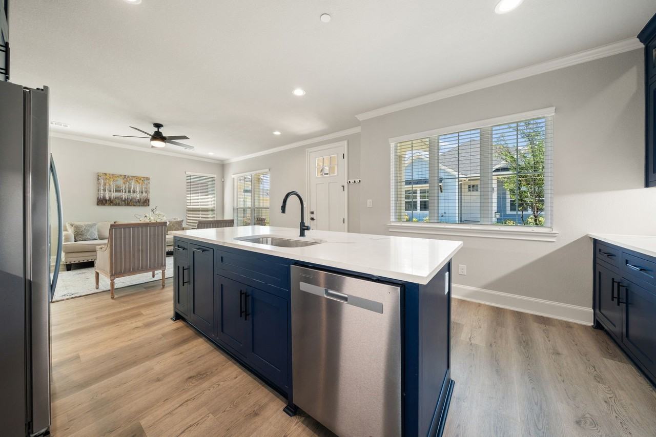 322 Woodside Trl - Photo 4 of 13