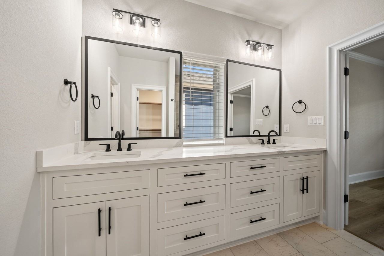 322 Woodside Trl - Photo 5 of 13