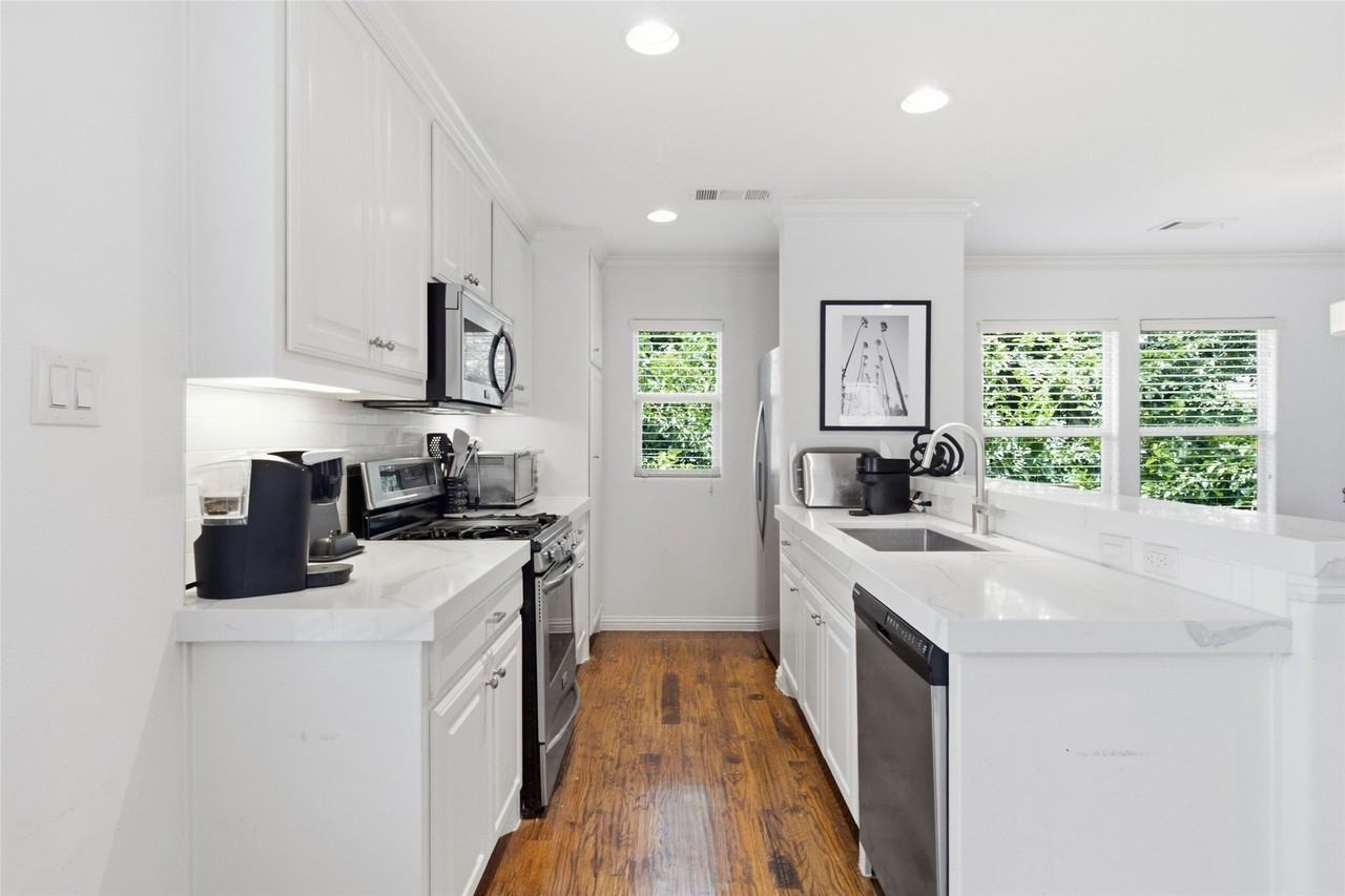 6131 Oram St #5 - Photo 5 of 12