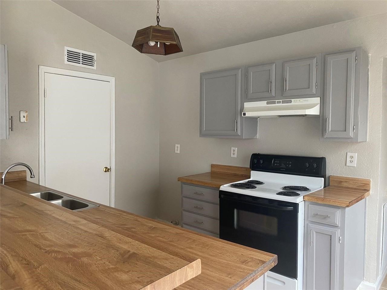 2425 Limestone Dr - Photo 6 of 21