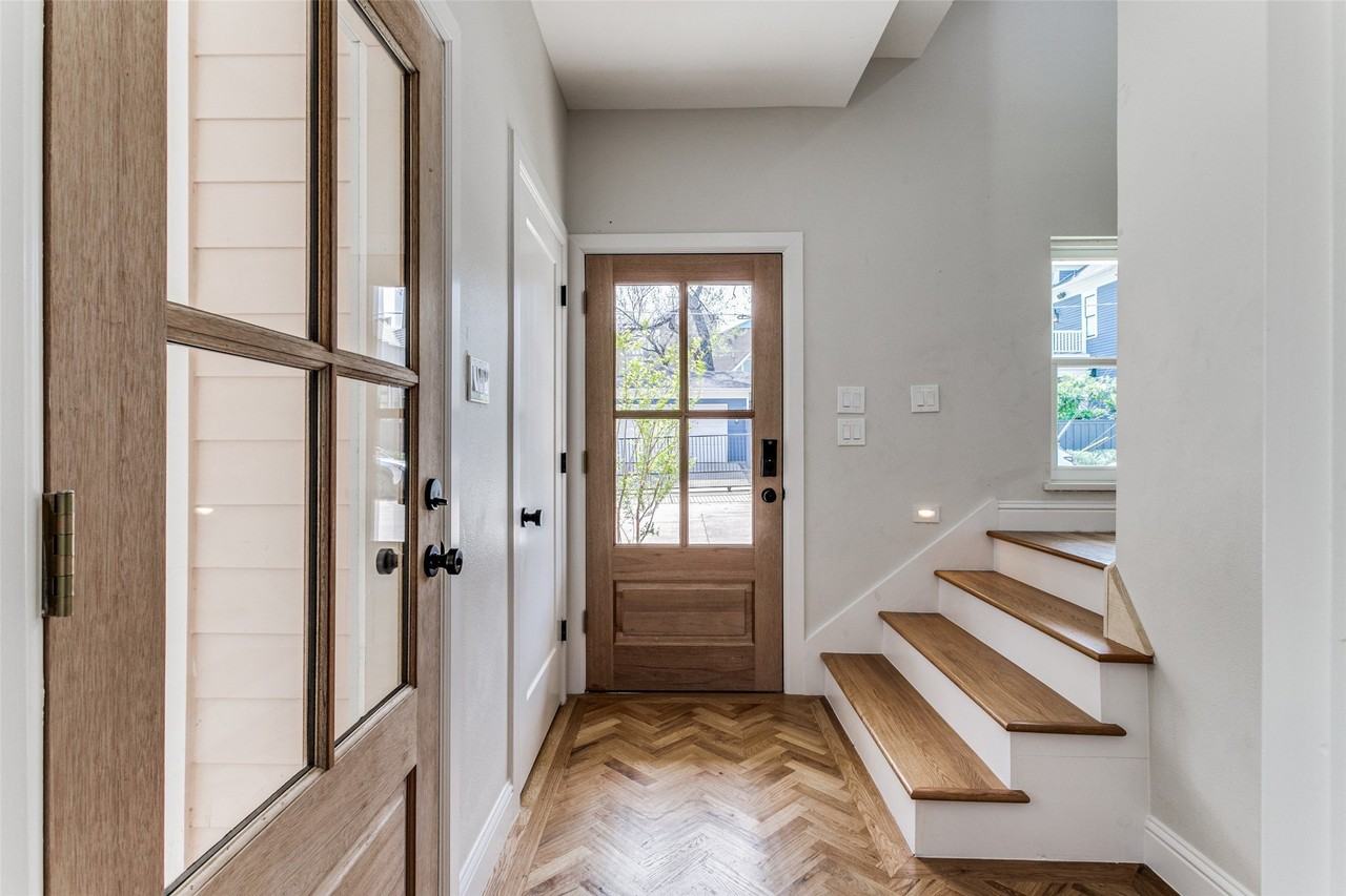 2214 Routh St #B - Photo 4 of 23