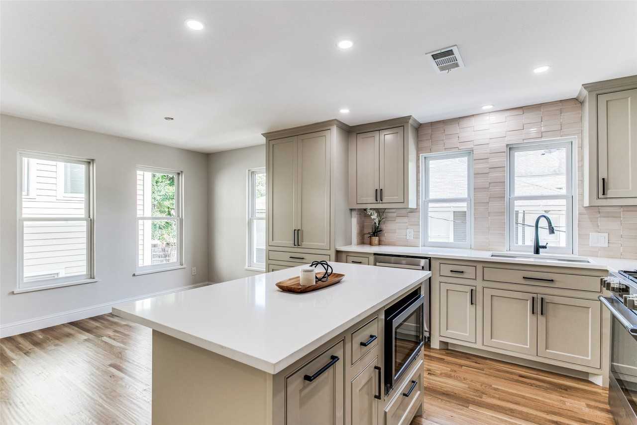 2214 Routh St #B - Photo 6 of 23