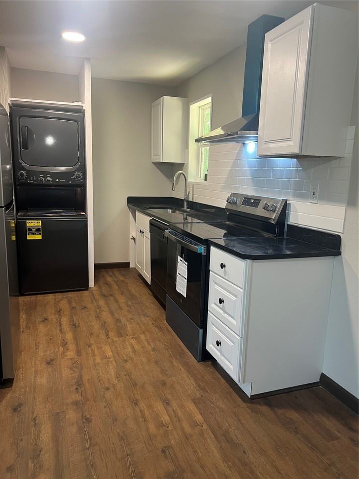 412 Smith Row #2 - Photo 3 of 10