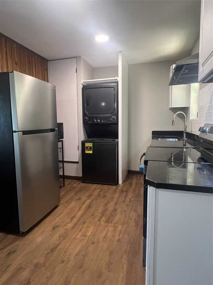 412 Smith Row #2 - Photo 4 of 10