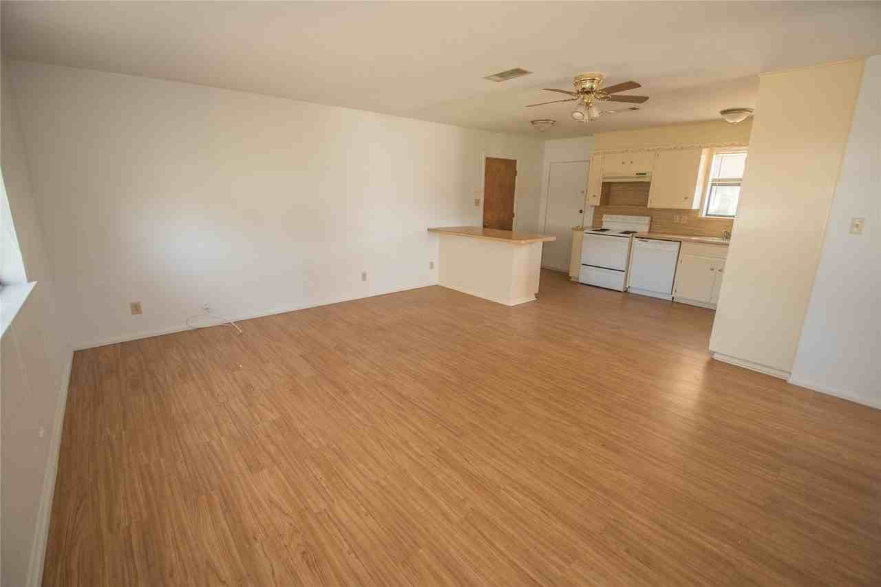 712 N Keith St - Photo 3 of 18