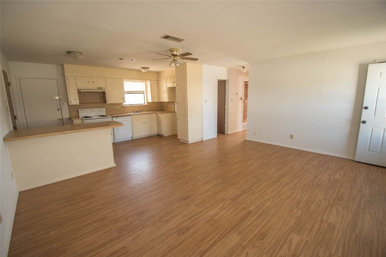 712 N Keith St - Photo 5 of 18
