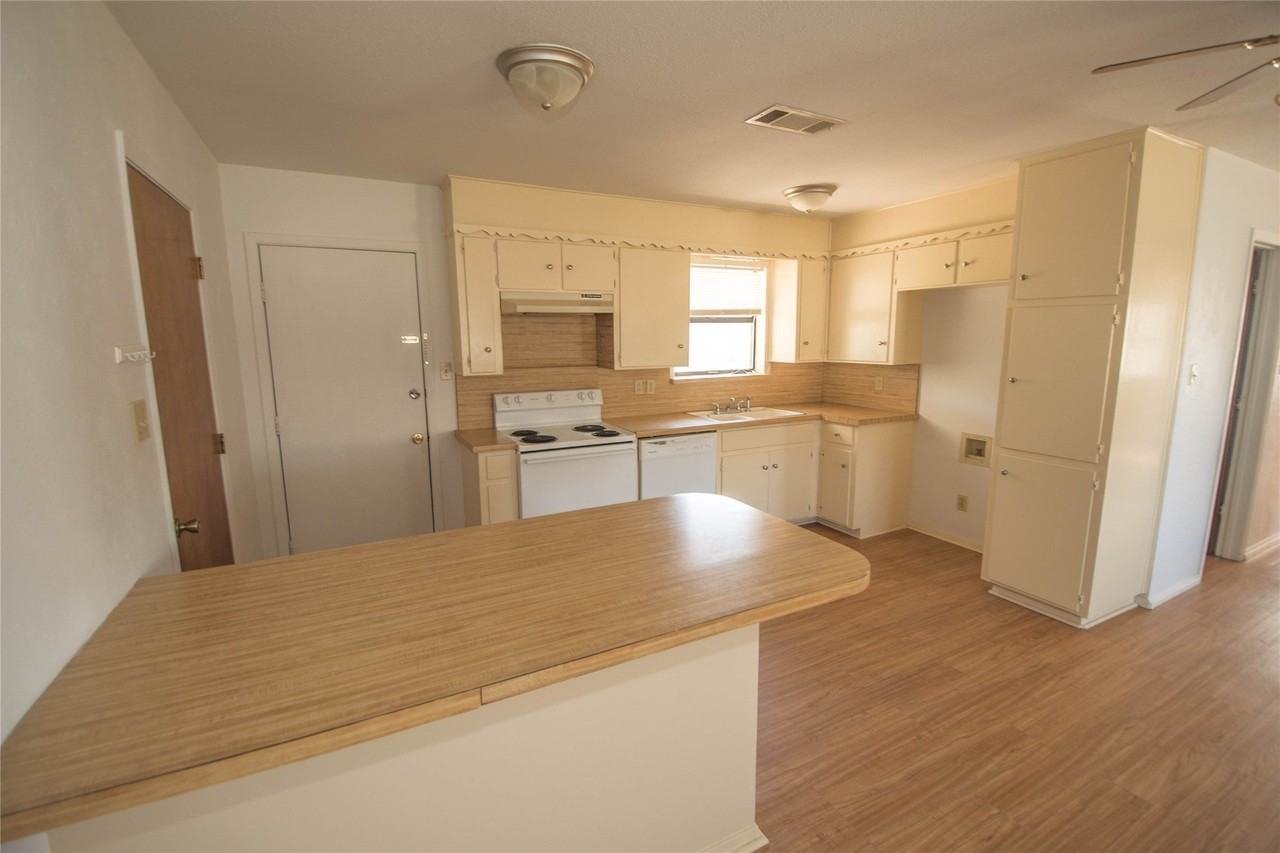 712 N Keith St - Photo 6 of 18