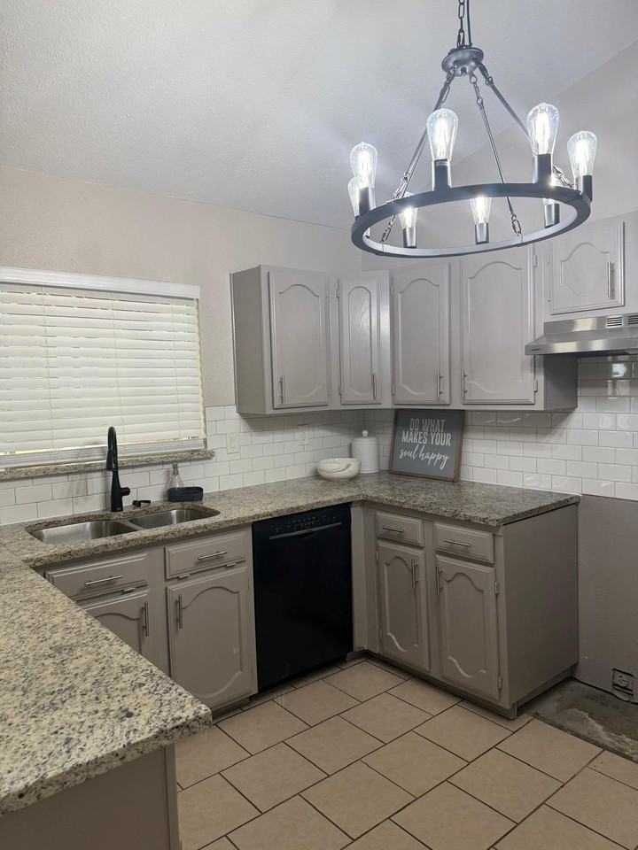 8510 Kensington Dr - Photo 2 of 36