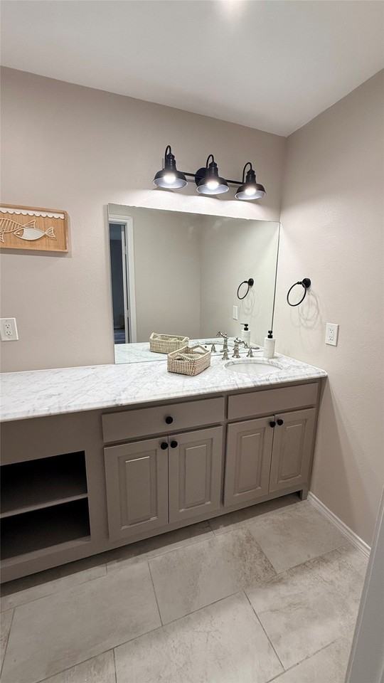 8510 Kensington Dr - Photo 5 of 36