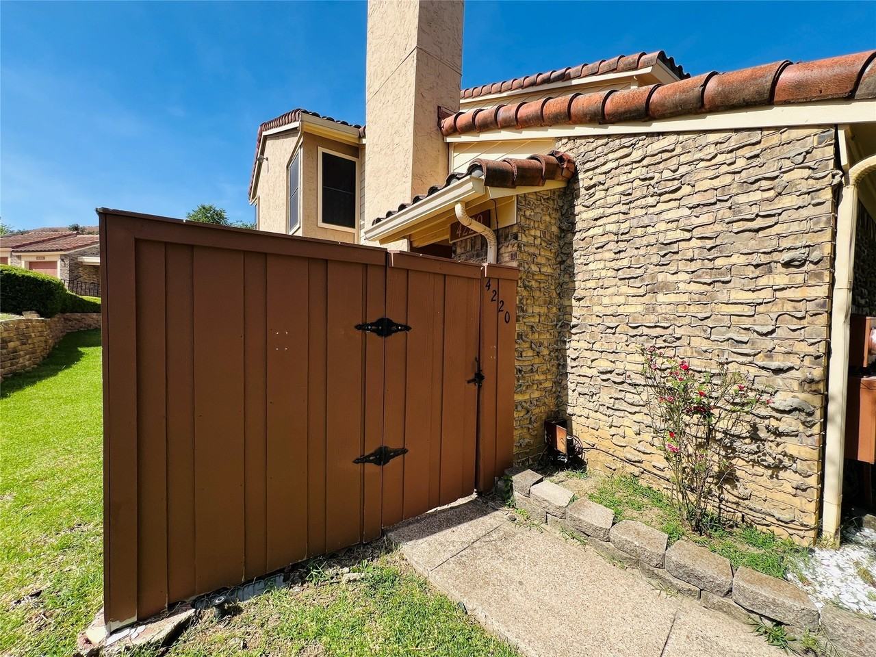 4220 Madera Rd - Photo 2 of 29