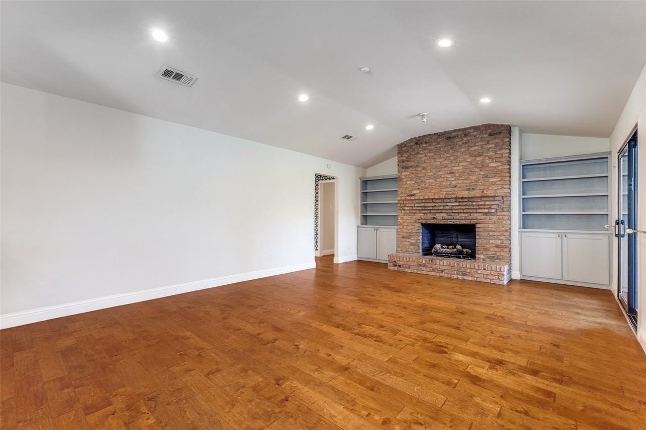 8647 Langdale Cir - Photo 7 of 20