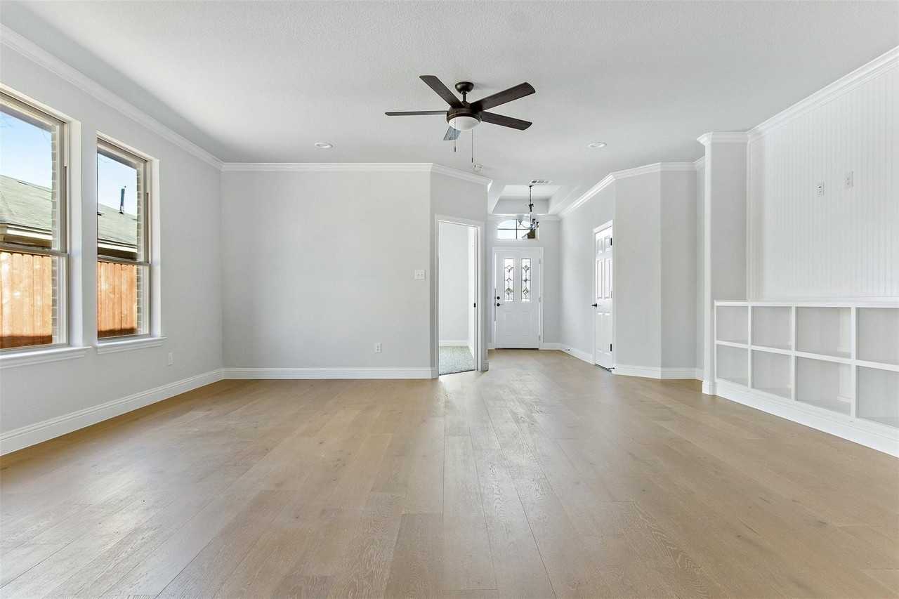 2117 Avenue B - Photo 2 of 19