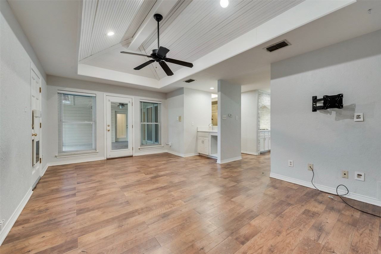 212 Steamboat Dr - Photo 6 of 18