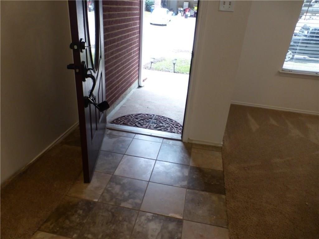 1572 Crown View Dr - Photo 3 of 21