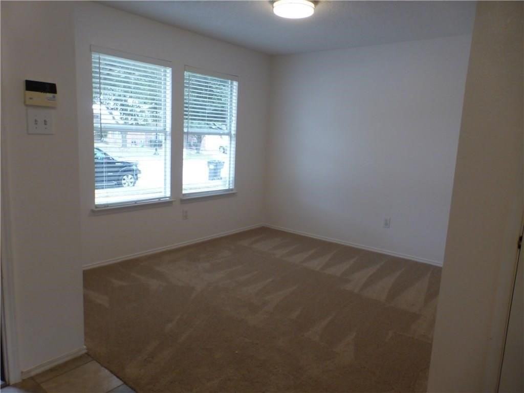 1572 Crown View Dr - Photo 4 of 21