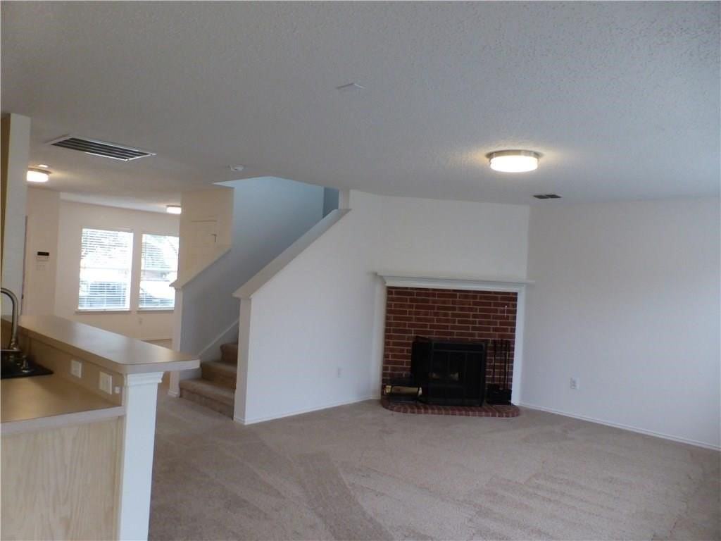 1572 Crown View Dr - Photo 5 of 21