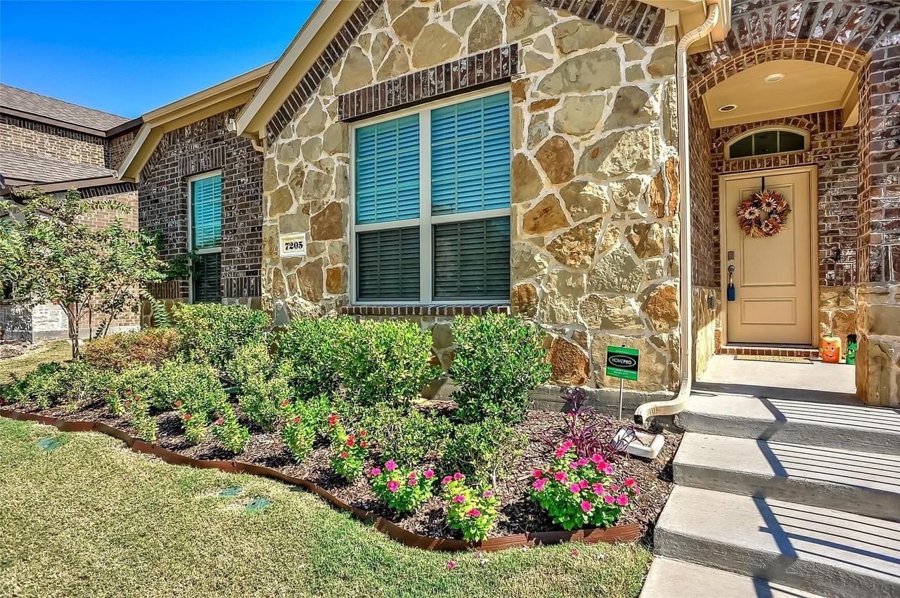 7205 Windy Meadow Drive - Photo 5 of 33