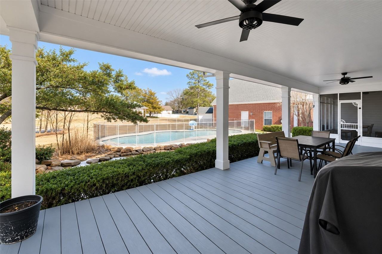 405 Chippendale Dr - Photo 3 of 35